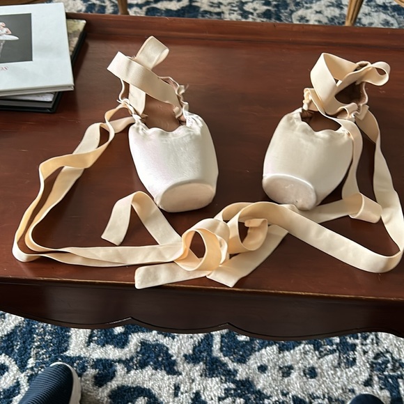 So Danca Ballet Pointe Shoes, Size 7.5E - Picture 9 of 12